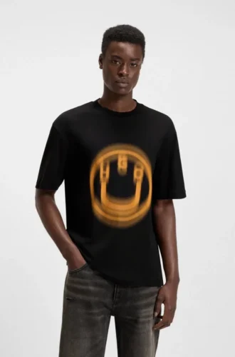 All-gender T-shirt with blurred logo