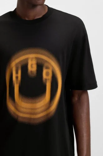 All-gender T-shirt with blurred logo