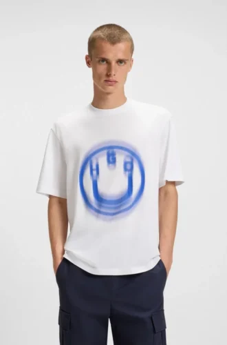 All-gender T-shirt with blurred logo