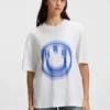 All-gender T-shirt with blurred logo