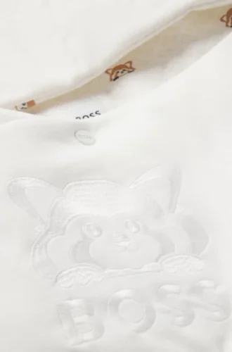 Baby nest in cotton with red-panda artwork