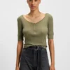 Button-placket top in a cotton blend