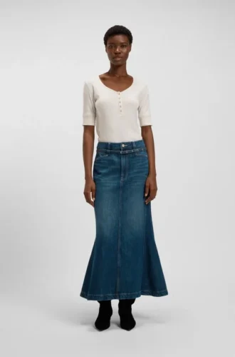 Button-placket top in a cotton blend