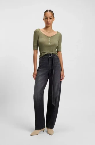Button-placket top in a cotton blend