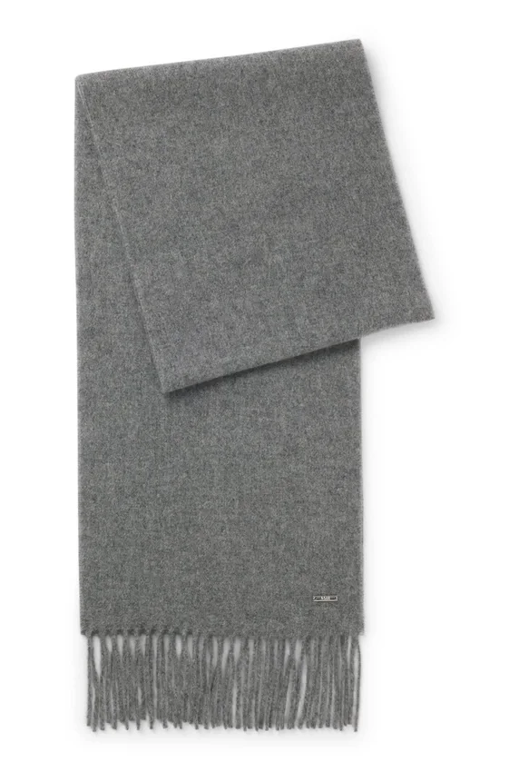Cashmere scarf with twisted fringes Cashmere scarf with twisted fringes