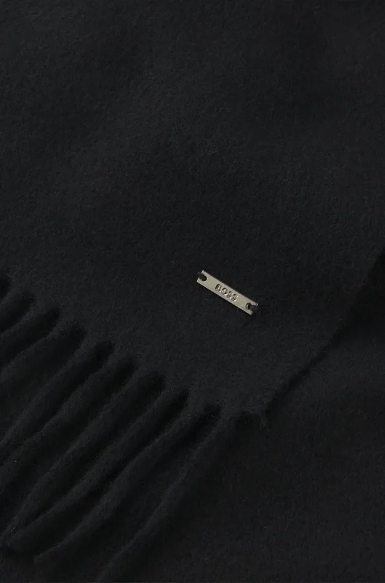 Cashmere scarf with twisted fringes Cashmere scarf with twisted fringes