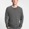 Cashmere sweater in a regular fit