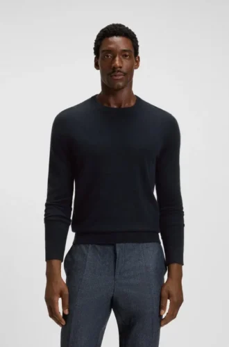 Cashmere sweater in a regular fit