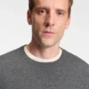 Cashmere sweater in a regular fit