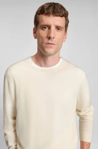 Cashmere sweater in a regular fit