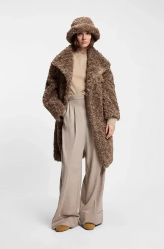 Concealed-closure coat in faux fur