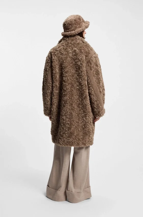 Concealed-closure coat in faux fur Concealed-closure coat in faux fur