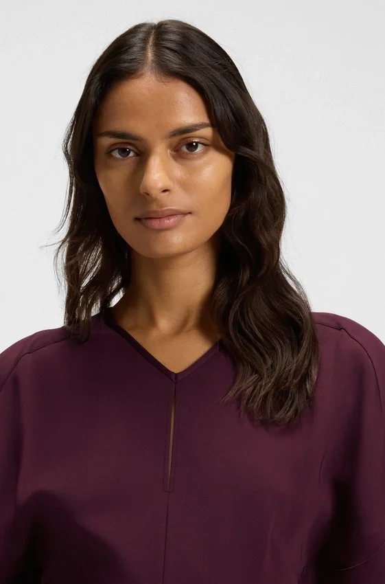 Crepe dress with keyhole neckline Crepe dress with keyhole neckline