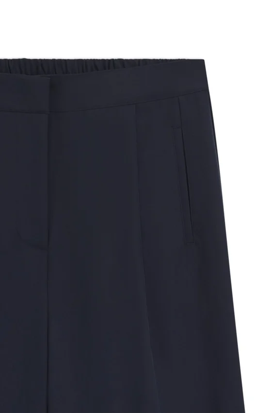 Formal trousers with pleat details Formal trousers with pleat details