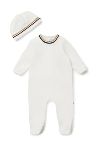 Gift-boxed sleepsuit and hat set for babies