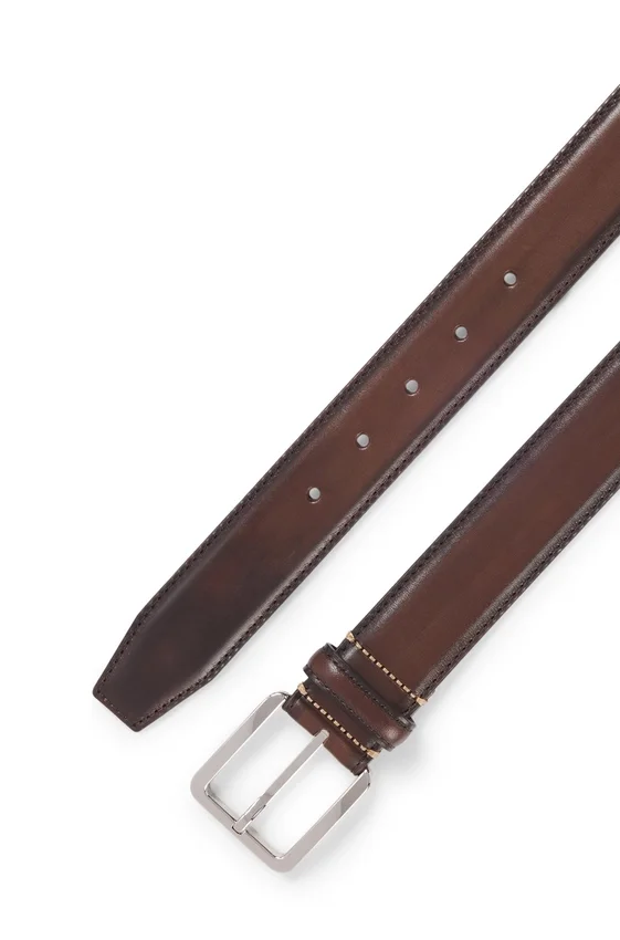 Italian-leather belt with contrast stitching Italian-leather belt with contrast stitching