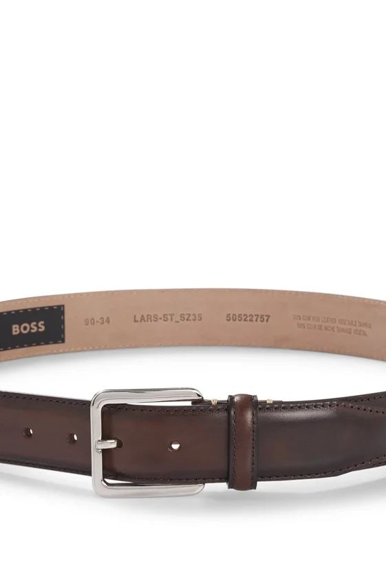 Italian-leather belt with contrast stitching Italian-leather belt with contrast stitching
