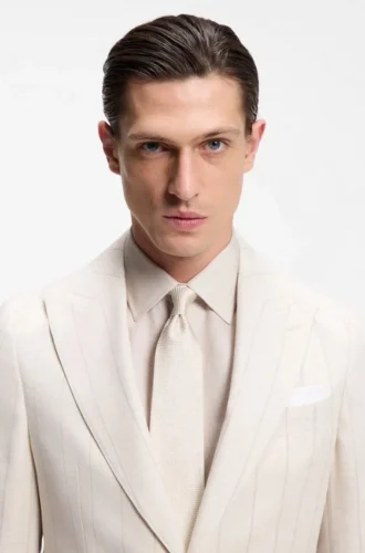 Jacquard-woven tie in silk