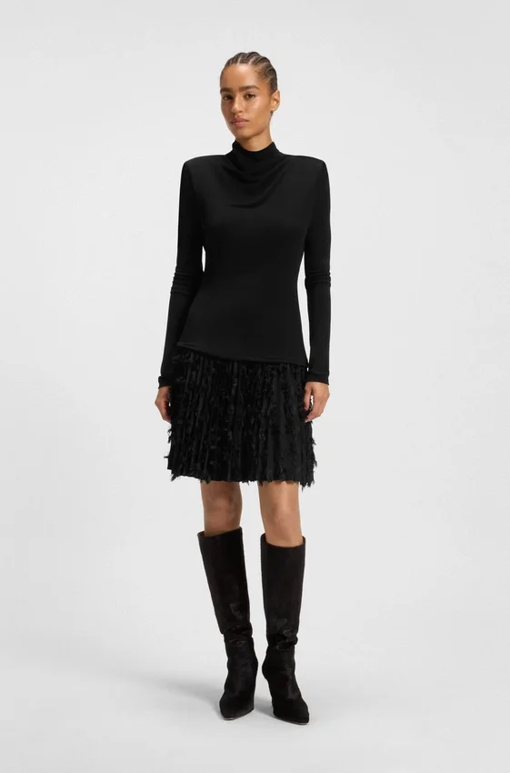 Jersey dress with feathered plissé pleats Jersey dress with feathered plissé pleats