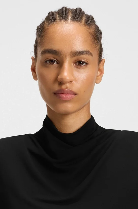 Jersey dress with feathered plissé pleats Jersey dress with feathered plissé pleats