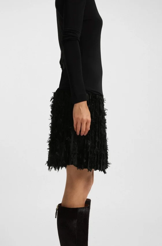 Jersey dress with feathered plissé pleats Jersey dress with feathered plissé pleats