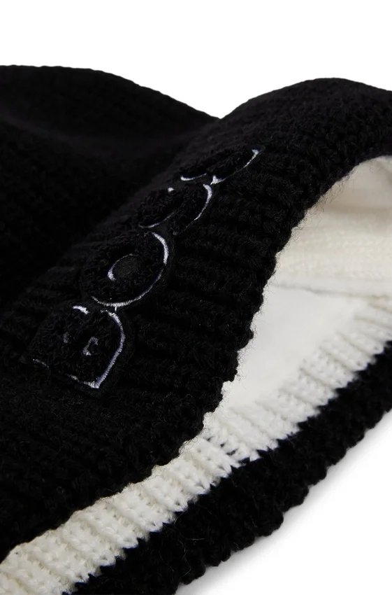 Kids’ beanie hat with logo and faux-fur lining Kids’ beanie hat with logo and faux-fur lining
