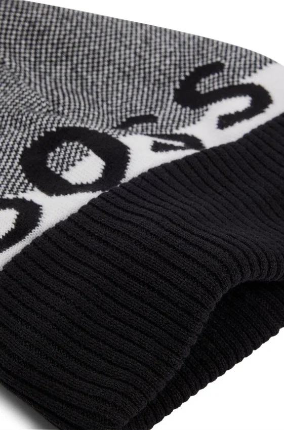 Kids’ beanie hat with pompom and jacquard-woven logo Kids’ beanie hat with pompom and jacquard-woven logo