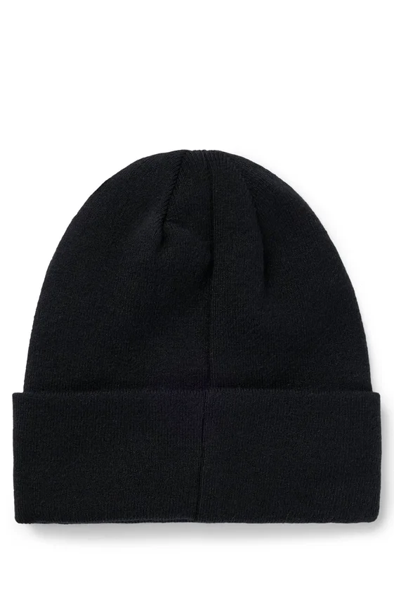 Kids’ beanie hat with red rubber logo label Kids’ beanie hat with red rubber logo label