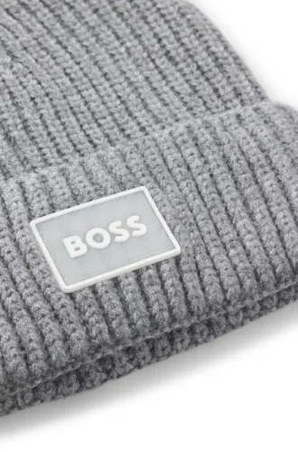 Kids’ beanie hat with rubber logo badge