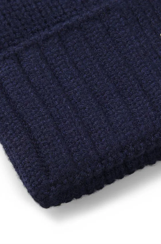Kids’ beanie hat with rubber-print logo Kids’ beanie hat with rubber-print logo