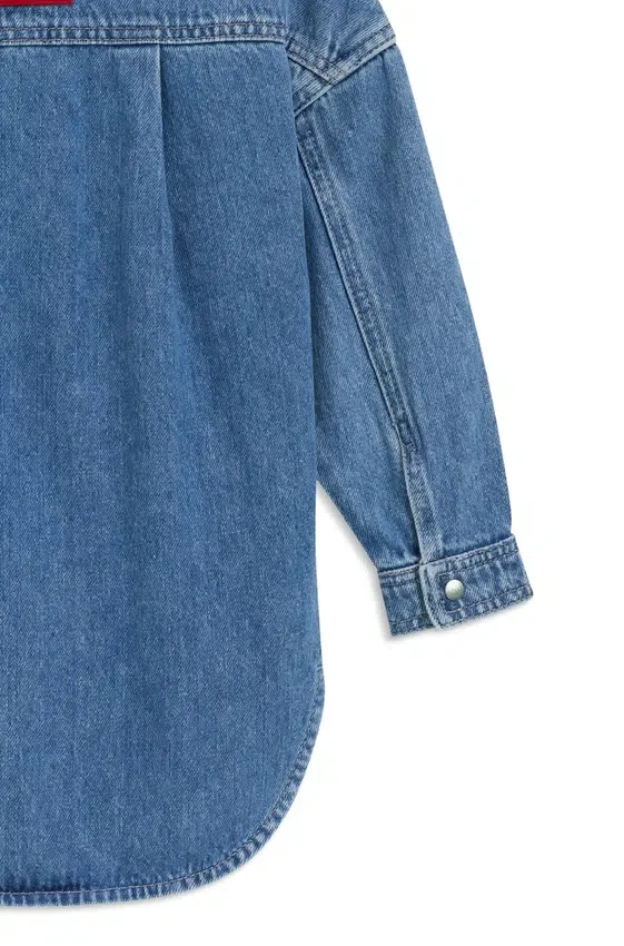 Kids’ blue loose-fit shirt in cotton denim Kids’ blue loose-fit shirt in cotton denim