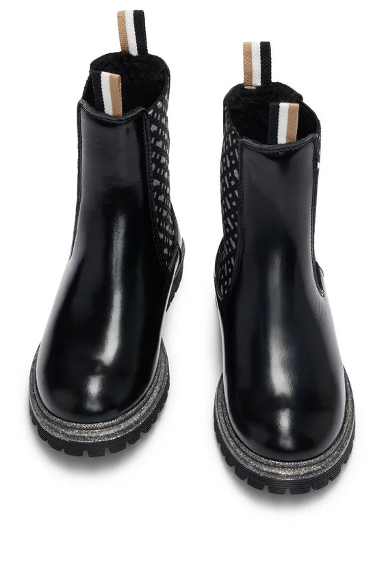 Kids’ Chelsea boots in patent leather with monogram panels Kids’ Chelsea boots in patent leather with monogram panels