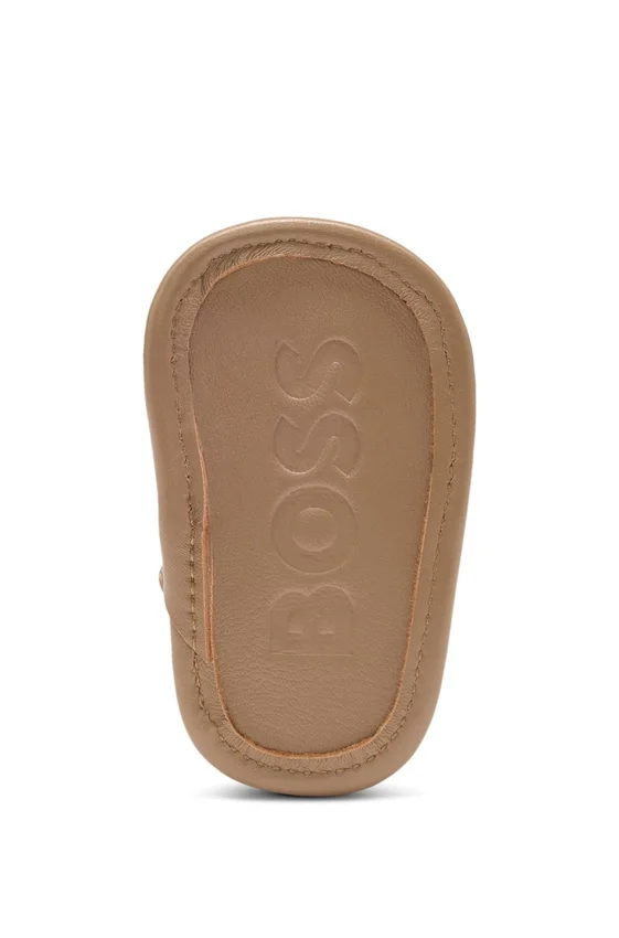 Kids’ contrast-logo sandals in leather Kids’ contrast-logo sandals in leather