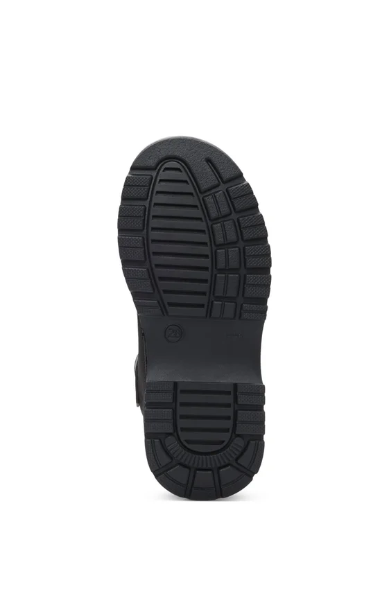 Kids’ half boots in leather and water-repellent canvas Kids’ half boots in leather and water-repellent canvas