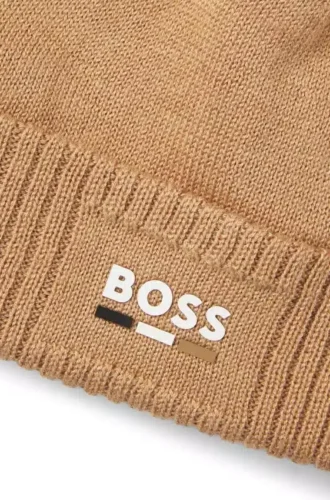 Kids’ knitted beanie hat with rubber-effect logo