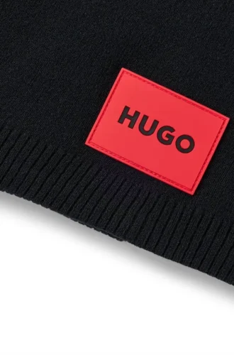 Kids’ snood with red logo label