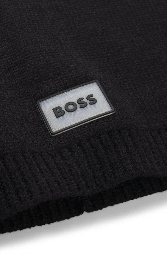 Kids’ snood with rubber logo badge Kids’ snood with rubber logo badge