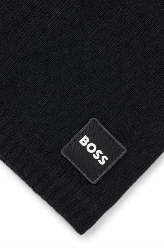 Kids’ snood with twill logo badge Kids’ snood with twill logo badge
