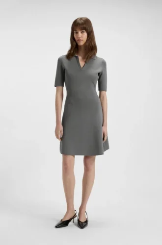 Knitted dress with skipper collar