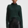 Knitted sweater with bold ribbed structure