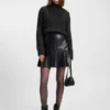 Knitted sweater with bold ribbed structure