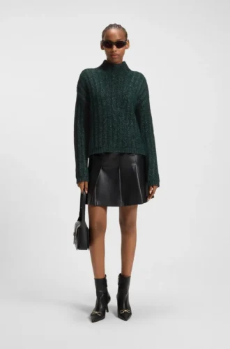 Knitted sweater with bold ribbed structure