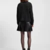 Knitted sweater with bold ribbed structure