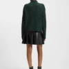 Knitted sweater with bold ribbed structure