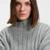 Knitted sweater with bold ribbed structure