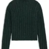 Knitted sweater with bold ribbed structure