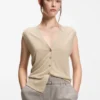 Knitted vest with merino wool