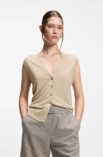 Knitted vest with merino wool