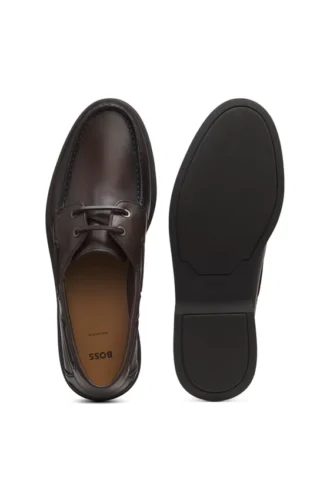 Leather boat shoes with embossed logo
