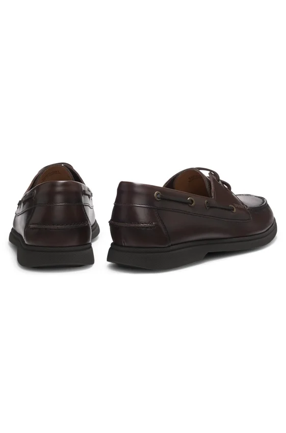 Leather boat shoes with embossed logo Leather boat shoes with embossed logo
